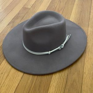 Grey wool hat with white leather strap